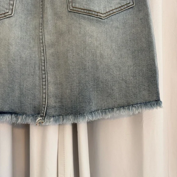 ZARA Z1975 Embroidered Rose Distressed Denim Mini Skirt Size Small - Picture 8 of 9